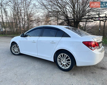 Белый Шевроле Круз, объемом двигателя 1.36 л и пробегом 152 тыс. км за 7000 $, фото 2 на Automoto.ua