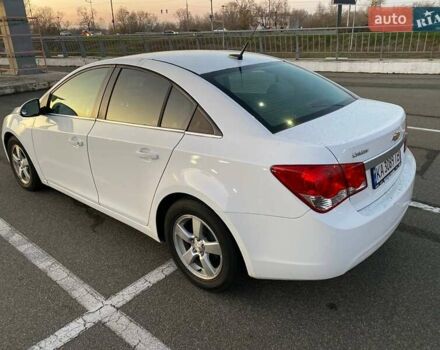 Белый Шевроле Круз, объемом двигателя 1.36 л и пробегом 210 тыс. км за 6700 $, фото 9 на Automoto.ua