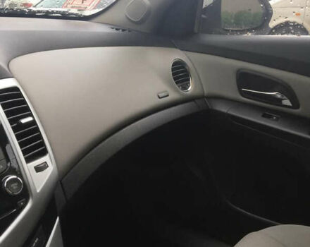 Белый Шевроле Круз, объемом двигателя 1.4 л и пробегом 230 тыс. км за 5800 $, фото 8 на Automoto.ua