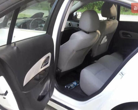 Белый Шевроле Круз, объемом двигателя 1.4 л и пробегом 230 тыс. км за 5800 $, фото 10 на Automoto.ua