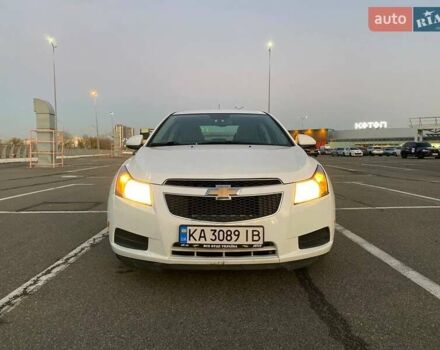 Белый Шевроле Круз, объемом двигателя 1.36 л и пробегом 210 тыс. км за 6700 $, фото 2 на Automoto.ua