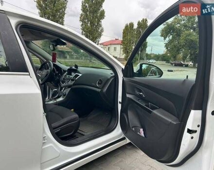 Белый Шевроле Круз, объемом двигателя 1.36 л и пробегом 191 тыс. км за 7800 $, фото 7 на Automoto.ua