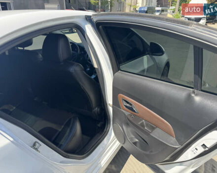 Белый Шевроле Круз, объемом двигателя 1.4 л и пробегом 133 тыс. км за 7900 $, фото 13 на Automoto.ua