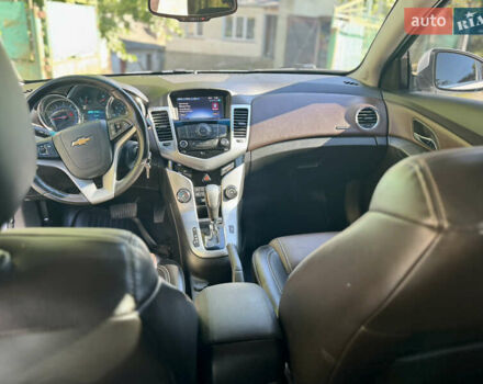 Белый Шевроле Круз, объемом двигателя 1.4 л и пробегом 133 тыс. км за 7900 $, фото 9 на Automoto.ua