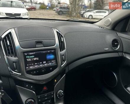 Белый Шевроле Круз, объемом двигателя 1.8 л и пробегом 73 тыс. км за 9499 $, фото 6 на Automoto.ua