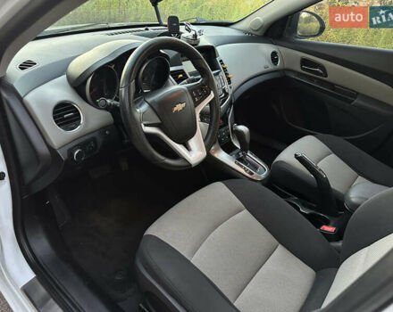 Белый Шевроле Круз, объемом двигателя 1.8 л и пробегом 227 тыс. км за 7000 $, фото 9 на Automoto.ua