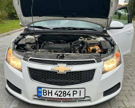 Белый Шевроле Круз, объемом двигателя 1.36 л и пробегом 191 тыс. км за 7800 $, фото 3 на Automoto.ua