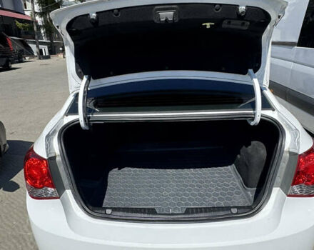 Белый Шевроле Круз, объемом двигателя 1.4 л и пробегом 133 тыс. км за 7900 $, фото 6 на Automoto.ua