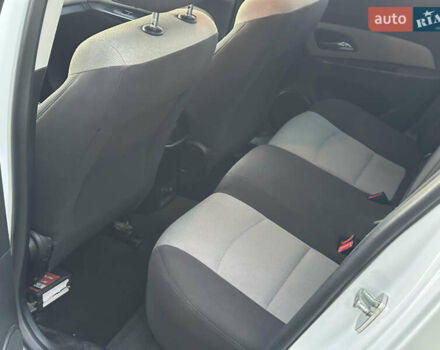 Белый Шевроле Круз, объемом двигателя 1.8 л и пробегом 227 тыс. км за 7000 $, фото 6 на Automoto.ua