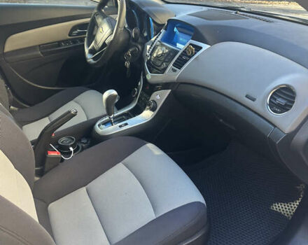 Белый Шевроле Круз, объемом двигателя 1.8 л и пробегом 210 тыс. км за 5999 $, фото 10 на Automoto.ua