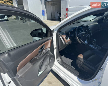 Белый Шевроле Круз, объемом двигателя 1.4 л и пробегом 133 тыс. км за 7900 $, фото 14 на Automoto.ua