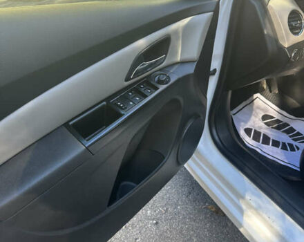 Белый Шевроле Круз, объемом двигателя 1.8 л и пробегом 210 тыс. км за 5999 $, фото 13 на Automoto.ua