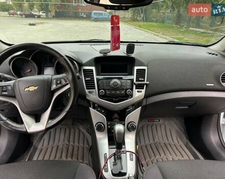 Белый Шевроле Круз, объемом двигателя 1.36 л и пробегом 191 тыс. км за 7800 $, фото 4 на Automoto.ua