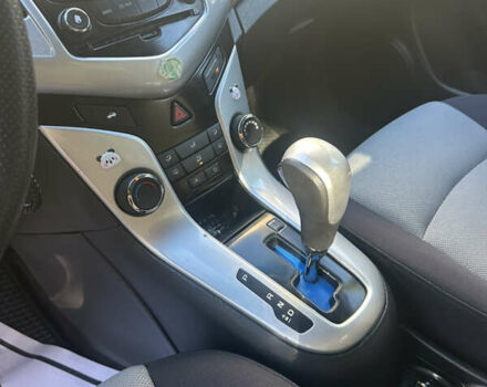 Белый Шевроле Круз, объемом двигателя 1.8 л и пробегом 210 тыс. км за 5999 $, фото 14 на Automoto.ua