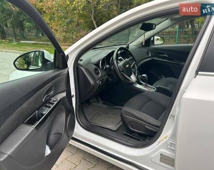 Белый Шевроле Круз, объемом двигателя 1.36 л и пробегом 191 тыс. км за 7800 $, фото 13 на Automoto.ua