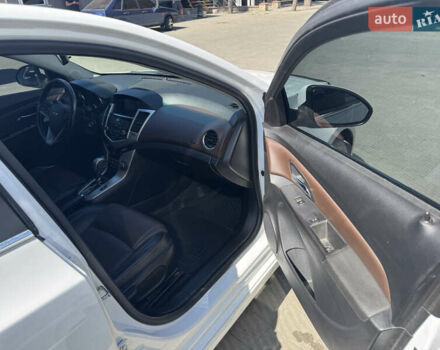 Белый Шевроле Круз, объемом двигателя 1.4 л и пробегом 133 тыс. км за 7900 $, фото 12 на Automoto.ua