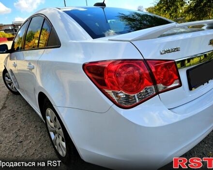 Белый Шевроле Круз, объемом двигателя 1.8 л и пробегом 237 тыс. км за 7000 $, фото 3 на Automoto.ua