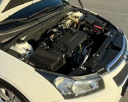 Белый Шевроле Круз, объемом двигателя 1.8 л и пробегом 164 тыс. км за 8300 $, фото 4 на Automoto.ua