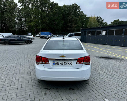 Белый Шевроле Круз, объемом двигателя 1.8 л и пробегом 160 тыс. км за 8800 $, фото 7 на Automoto.ua