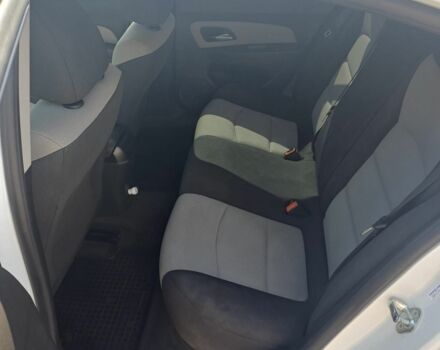 Белый Шевроле Круз, объемом двигателя 1.8 л и пробегом 110 тыс. км за 6000 $, фото 13 на Automoto.ua