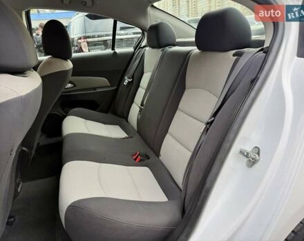 Белый Шевроле Круз, объемом двигателя 1.8 л и пробегом 263 тыс. км за 6500 $, фото 7 на Automoto.ua