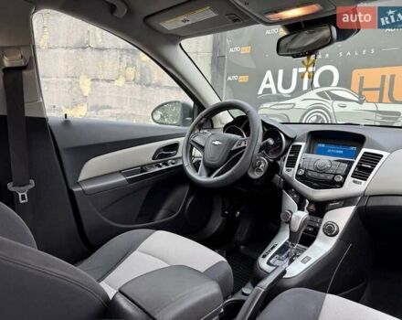 Белый Шевроле Круз, объемом двигателя 1.8 л и пробегом 263 тыс. км за 6500 $, фото 9 на Automoto.ua