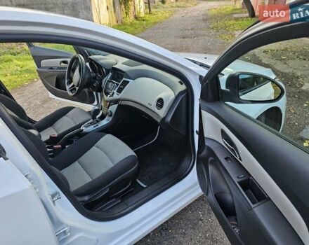 Белый Шевроле Круз, объемом двигателя 1.8 л и пробегом 237 тыс. км за 7400 $, фото 38 на Automoto.ua