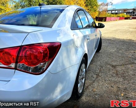 Белый Шевроле Круз, объемом двигателя 1.8 л и пробегом 237 тыс. км за 7000 $, фото 4 на Automoto.ua