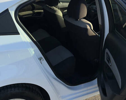 Белый Шевроле Круз, объемом двигателя 1.8 л и пробегом 164 тыс. км за 8300 $, фото 6 на Automoto.ua