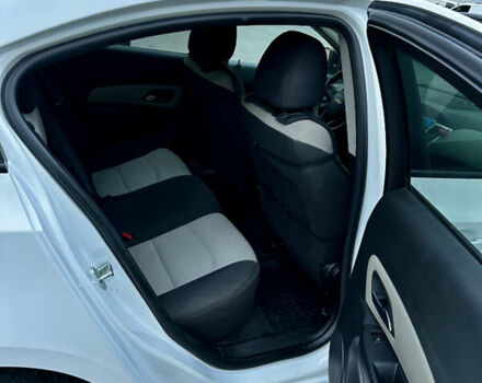 Белый Шевроле Круз, объемом двигателя 1.8 л и пробегом 160 тыс. км за 8800 $, фото 21 на Automoto.ua