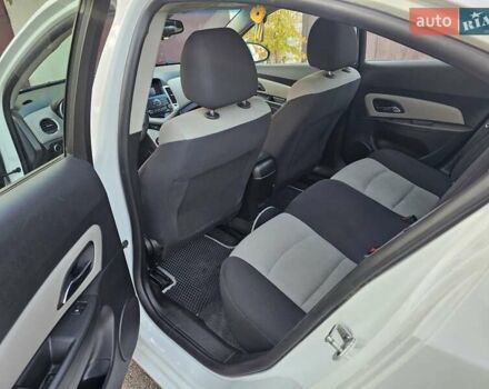 Белый Шевроле Круз, объемом двигателя 1.8 л и пробегом 237 тыс. км за 7400 $, фото 37 на Automoto.ua