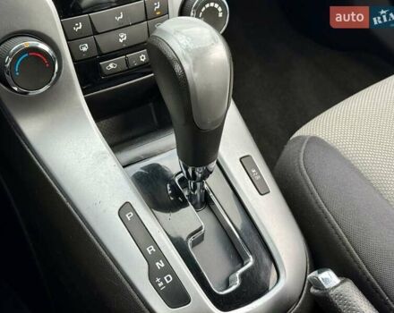 Белый Шевроле Круз, объемом двигателя 1.8 л и пробегом 263 тыс. км за 6500 $, фото 16 на Automoto.ua