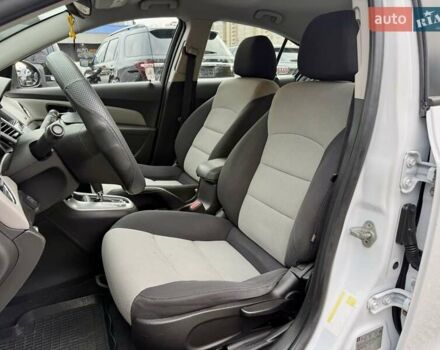 Белый Шевроле Круз, объемом двигателя 1.8 л и пробегом 263 тыс. км за 6500 $, фото 6 на Automoto.ua