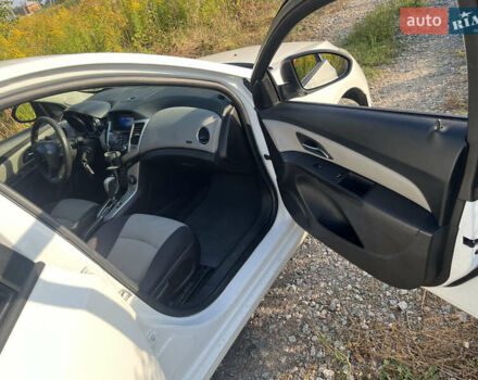 Белый Шевроле Круз, объемом двигателя 1.8 л и пробегом 267 тыс. км за 6790 $, фото 25 на Automoto.ua