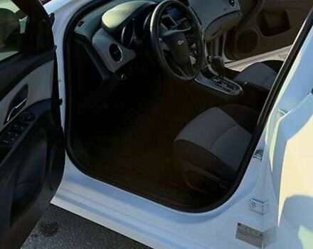 Белый Шевроле Круз, объемом двигателя 1.8 л и пробегом 164 тыс. км за 8300 $, фото 5 на Automoto.ua