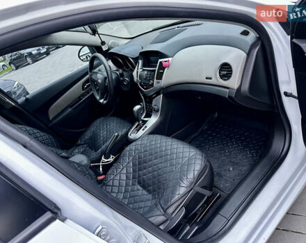 Белый Шевроле Круз, объемом двигателя 1.8 л и пробегом 160 тыс. км за 8800 $, фото 17 на Automoto.ua