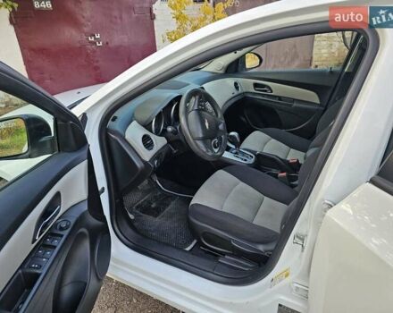 Белый Шевроле Круз, объемом двигателя 1.8 л и пробегом 237 тыс. км за 7400 $, фото 16 на Automoto.ua