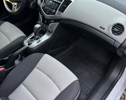 Белый Шевроле Круз, объемом двигателя 1.8 л и пробегом 110 тыс. км за 6300 $, фото 5 на Automoto.ua