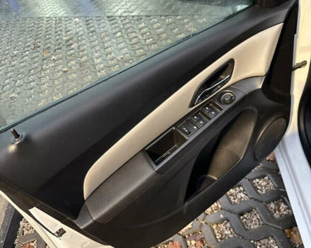 Белый Шевроле Круз, объемом двигателя 1.8 л и пробегом 110 тыс. км за 6300 $, фото 10 на Automoto.ua