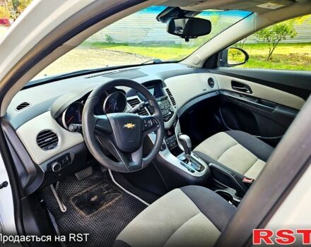 Белый Шевроле Круз, объемом двигателя 1.8 л и пробегом 237 тыс. км за 7000 $, фото 10 на Automoto.ua