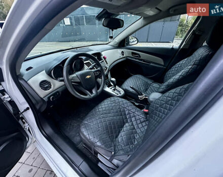 Белый Шевроле Круз, объемом двигателя 1.8 л и пробегом 160 тыс. км за 8800 $, фото 16 на Automoto.ua