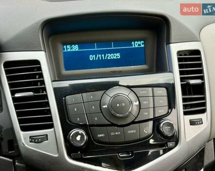 Белый Шевроле Круз, объемом двигателя 1.8 л и пробегом 263 тыс. км за 6500 $, фото 14 на Automoto.ua