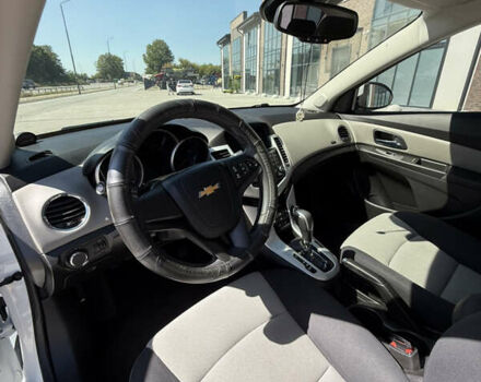 Белый Шевроле Круз, объемом двигателя 1.8 л и пробегом 194 тыс. км за 7900 $, фото 6 на Automoto.ua