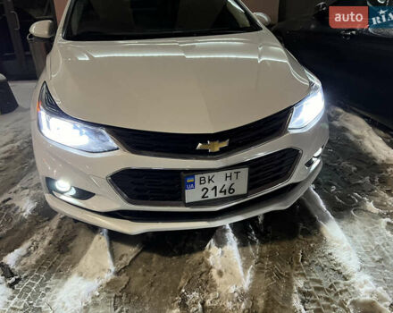 Белый Шевроле Круз, объемом двигателя 1.4 л и пробегом 101 тыс. км за 13200 $, фото 1 на Automoto.ua
