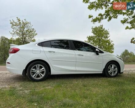 Белый Шевроле Круз, объемом двигателя 1.4 л и пробегом 101 тыс. км за 13200 $, фото 9 на Automoto.ua