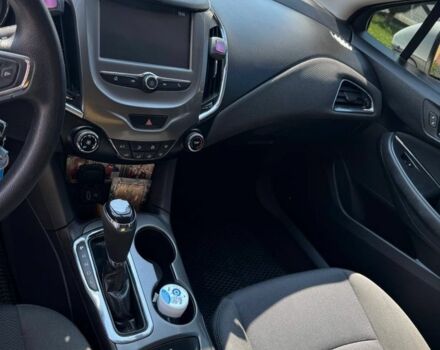 Белый Шевроле Круз, объемом двигателя 1.4 л и пробегом 196 тыс. км за 8500 $, фото 11 на Automoto.ua