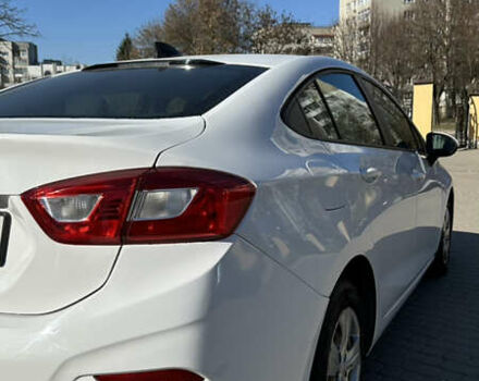 Белый Шевроле Круз, объемом двигателя 1.36 л и пробегом 190 тыс. км за 12000 $, фото 3 на Automoto.ua