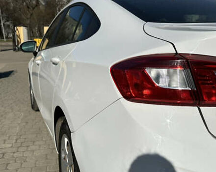 Белый Шевроле Круз, объемом двигателя 1.36 л и пробегом 190 тыс. км за 12000 $, фото 4 на Automoto.ua