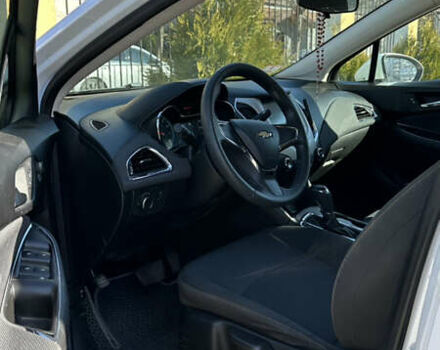 Белый Шевроле Круз, объемом двигателя 1.36 л и пробегом 190 тыс. км за 12000 $, фото 13 на Automoto.ua