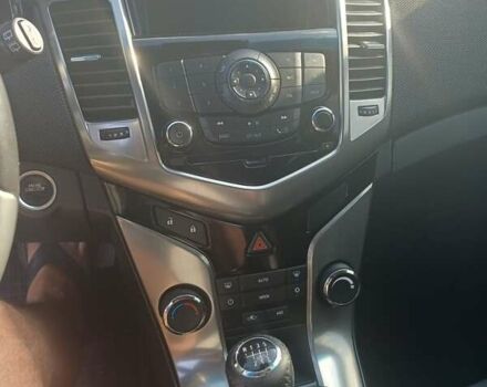 Белый Шевроле Круз, объемом двигателя 2 л и пробегом 197 тыс. км за 8200 $, фото 14 на Automoto.ua